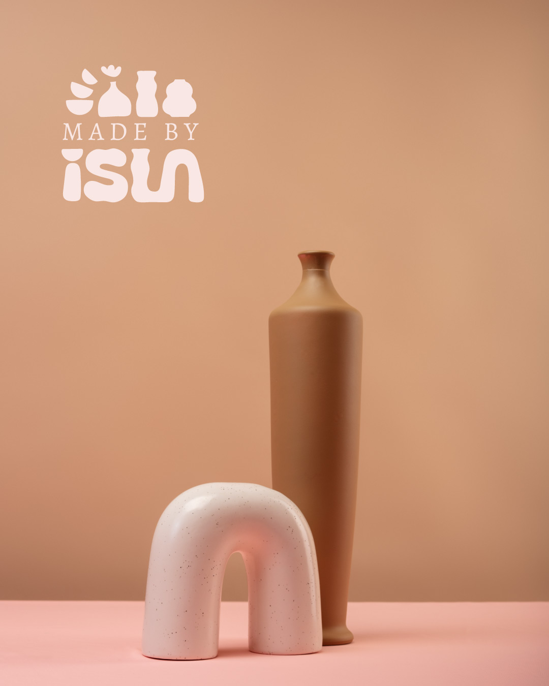 mockup vasi con logo made by isla