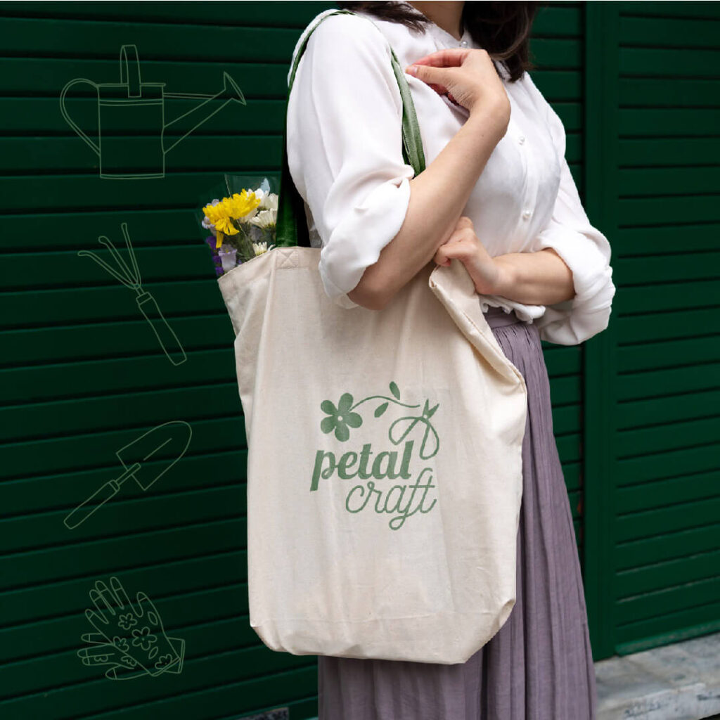 mockup shopper con logo petal craft applicato