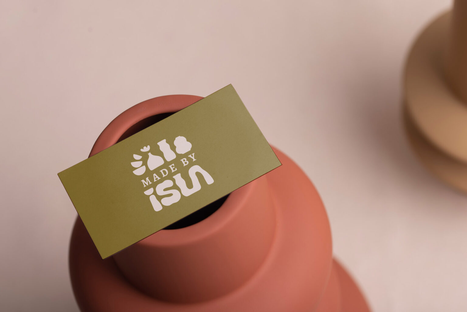 mockup business card con logo made by isla applicato