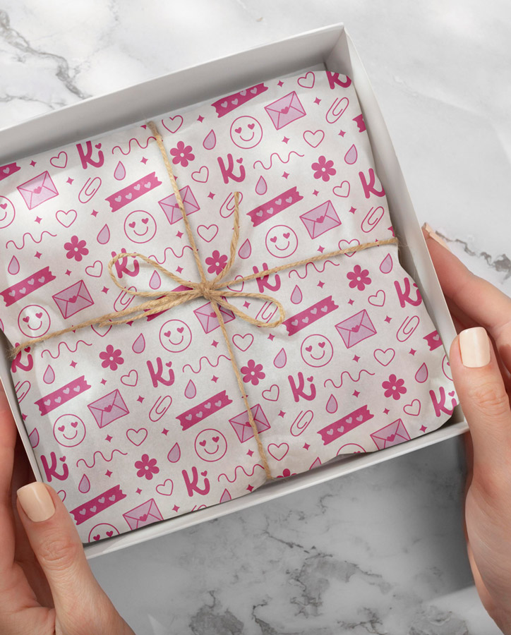mockup packaging con logo Kami applicato
