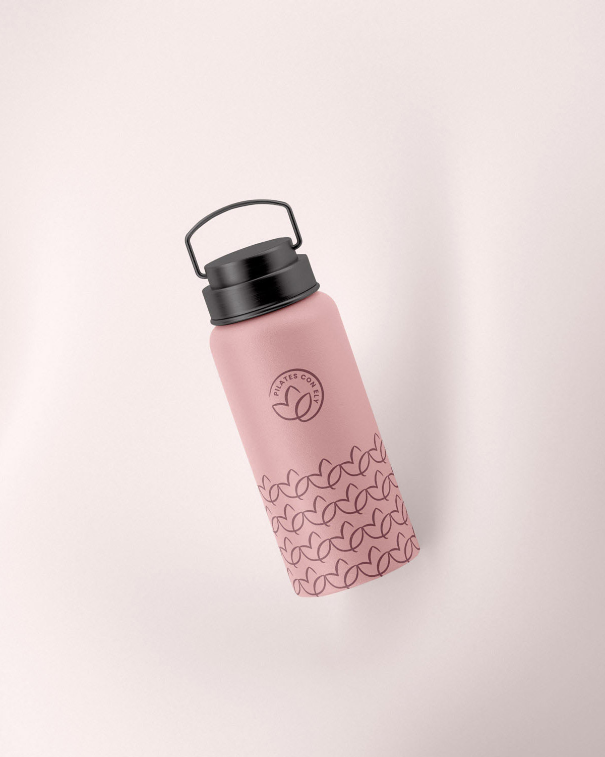 Mockup borraccia con il logo Pilates con Ely applicato
