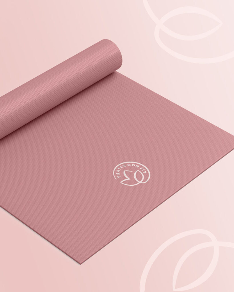 Mockup tappetino con il logo Pilates con Ely applicato